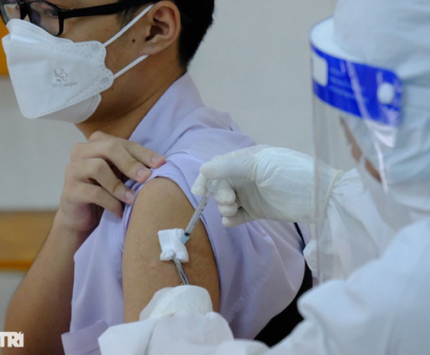 Vì sao gần 300 trẻ ở TPHCM phải hoãn tiêm mũi 2 vaccine Covid-19