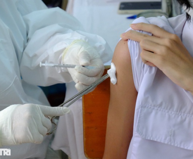 TPHCM dự kiến tiêm vaccine mũi 3 từ 10/12, sẽ dùng loại vaccine nào?
