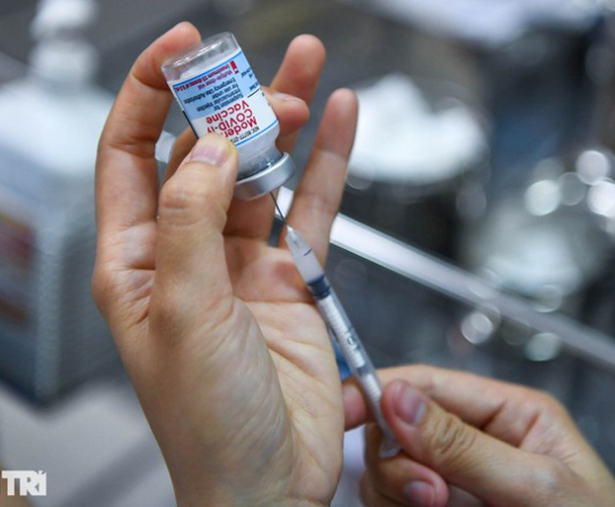 Gia hạn sử dụng 9 lô vaccine Pfizer