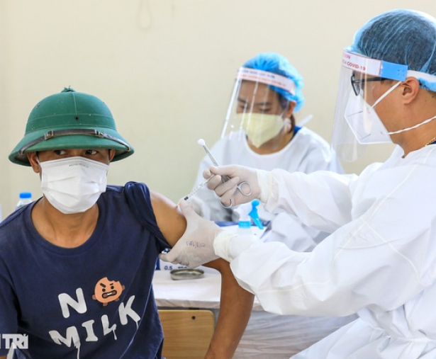 Hỏi đáp vắc xin Covid-19: Mũi một Moderna, mũi 2 AstraZeneca được không?