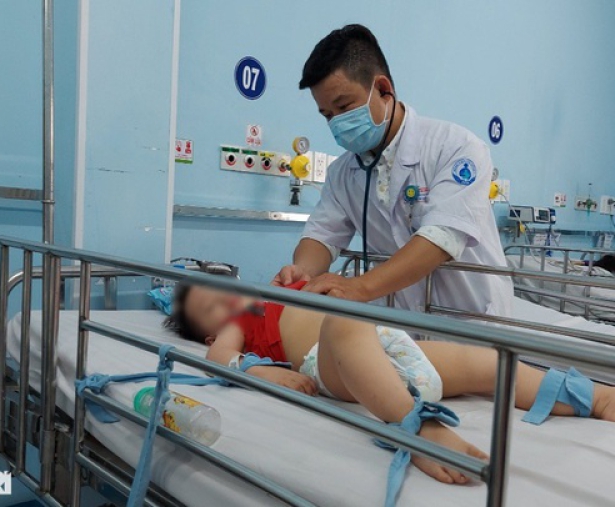 Trẻ em béo phì, có bệnh nền cần tiêm vaccine Covid-19 thế nào cho an toàn?