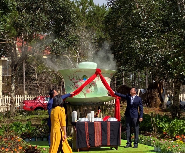 LY TRÀ THẢO DƯỢC MĂNG ĐEN